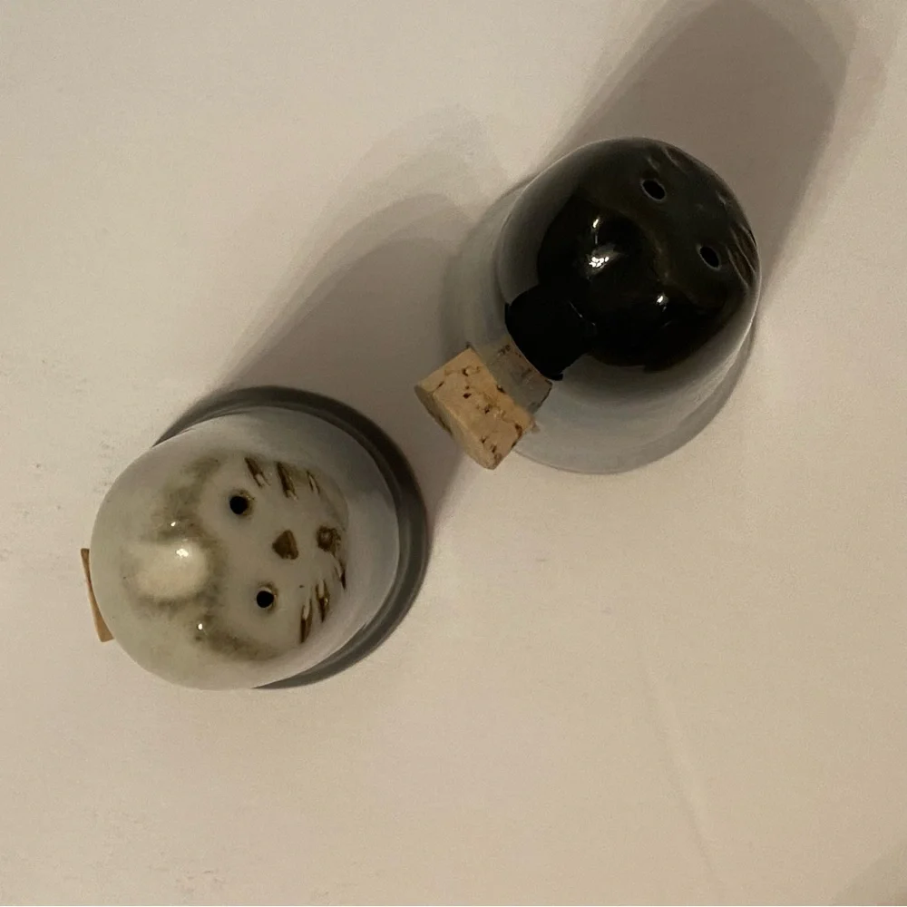 PETER POTS SALT PEPPER PAIR CAT KITTEN BLUE POTTERY NEW UNUSED HANDMADE HOME